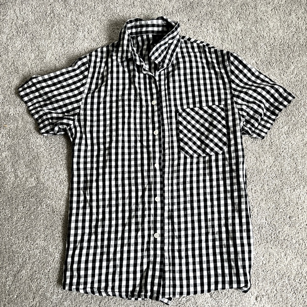 Bench Black and White Top